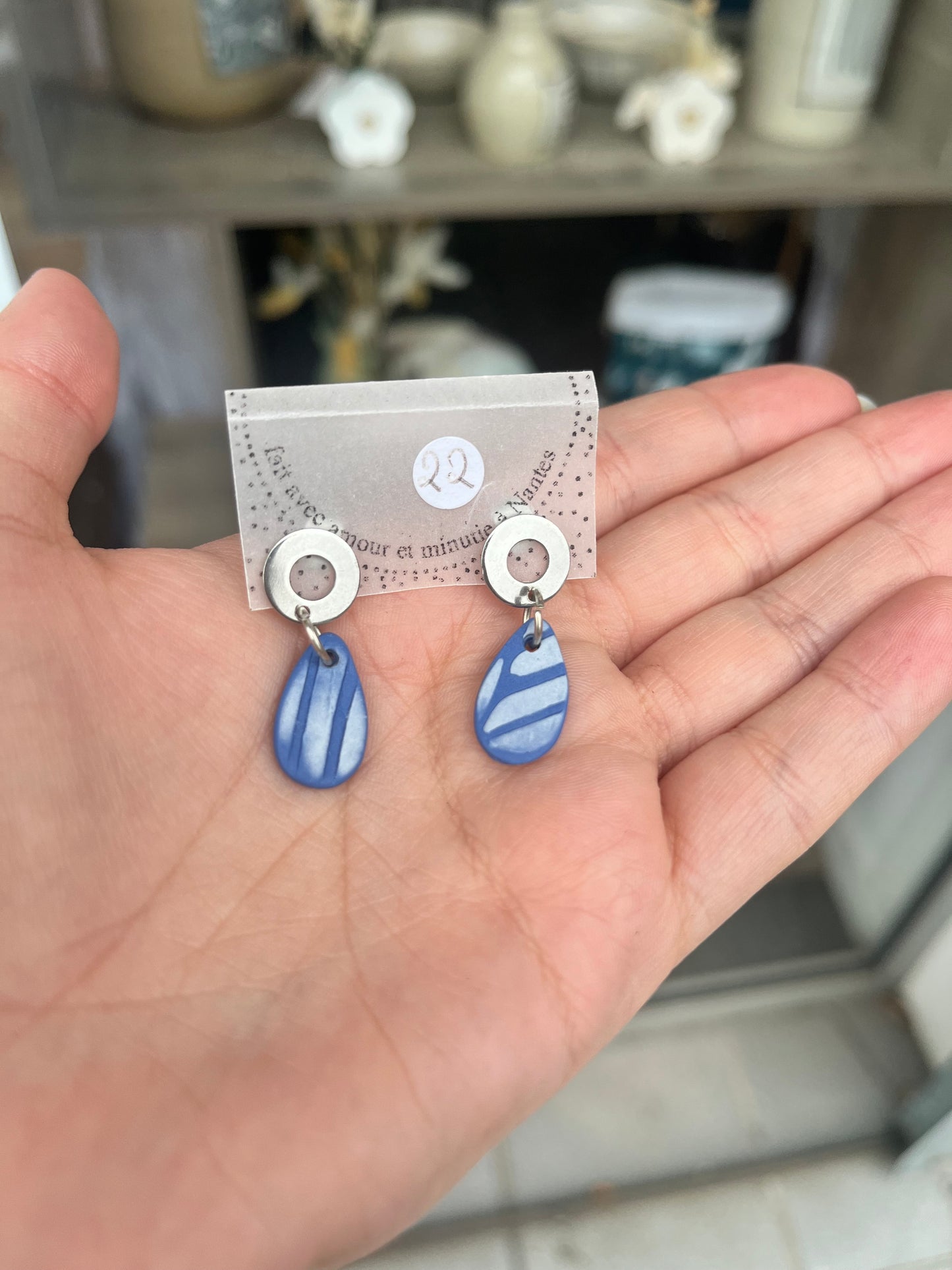 Boucle d’oreille céramique bleu blanc et argent