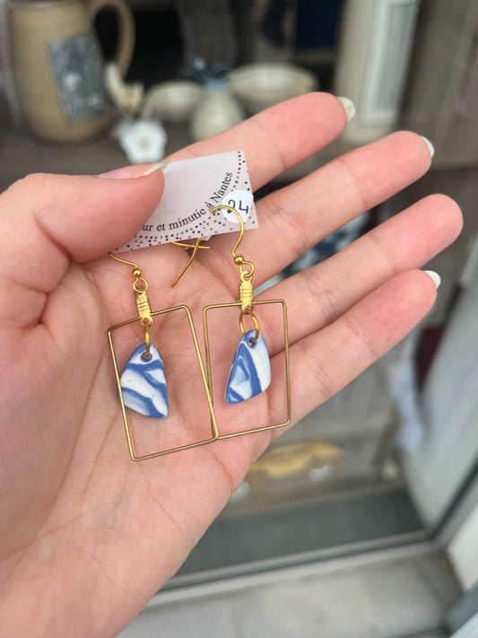 Boucle d’oreille céramique bleu blanc or