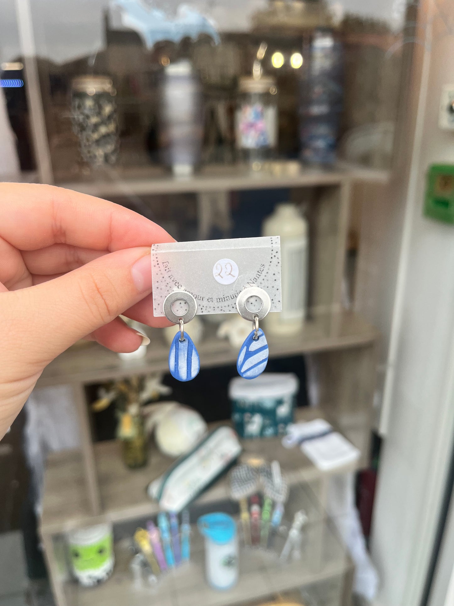 Boucle d’oreille céramique bleu blanc et argent